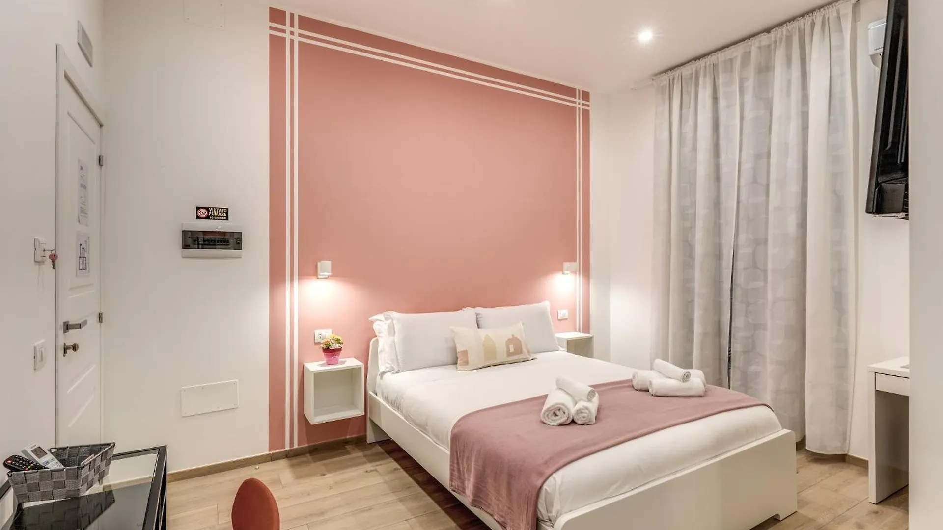 Caravita Rooms Neapol 0*,  Włochy