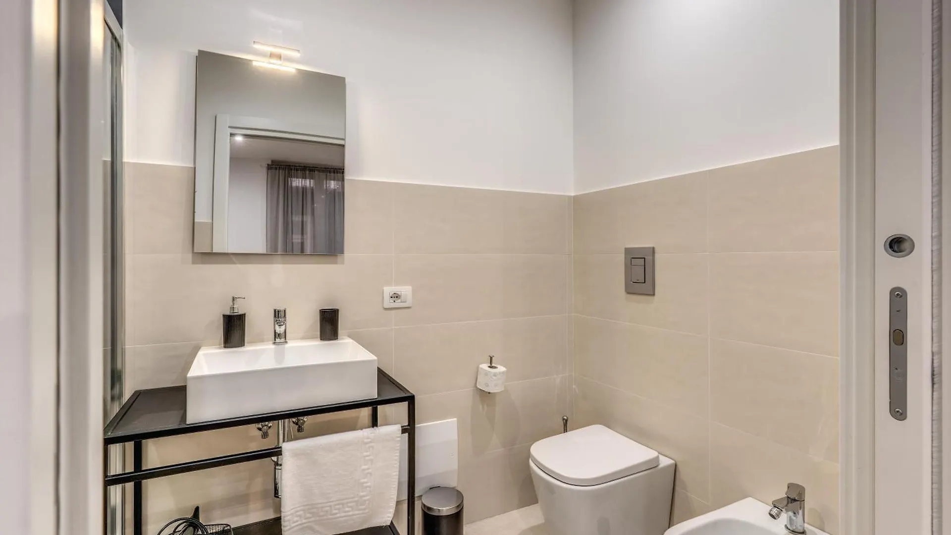 Caravita Rooms Neapol 0*,  Włochy