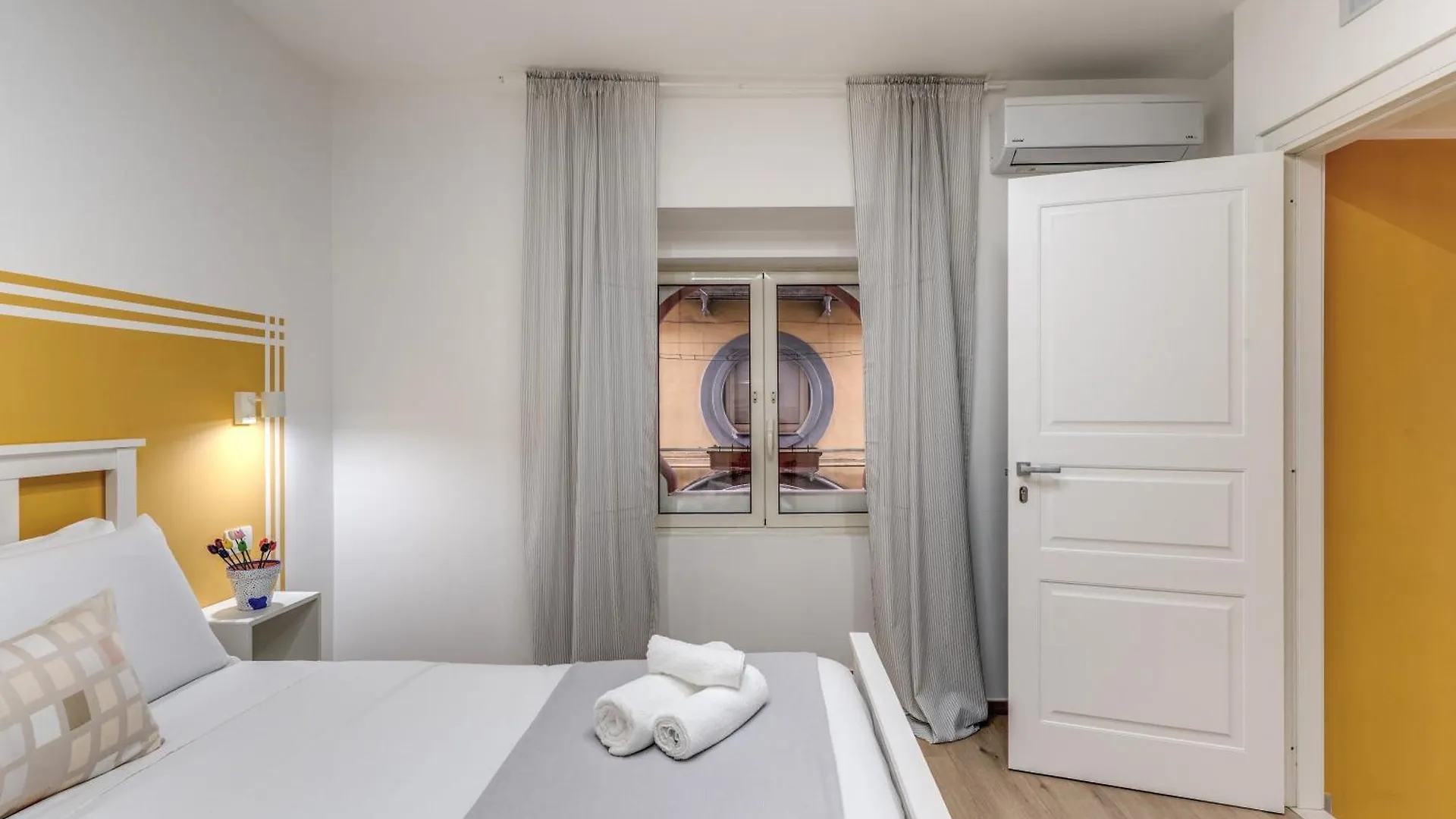 Pensjonat Caravita Rooms Neapol Włochy