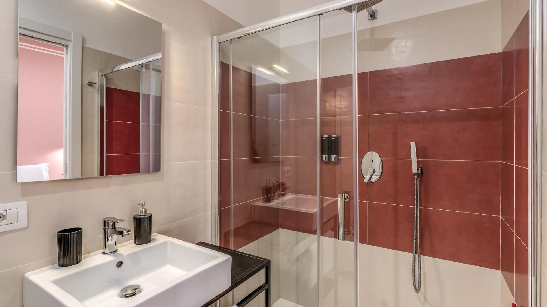 Caravita Rooms Naples 0*,