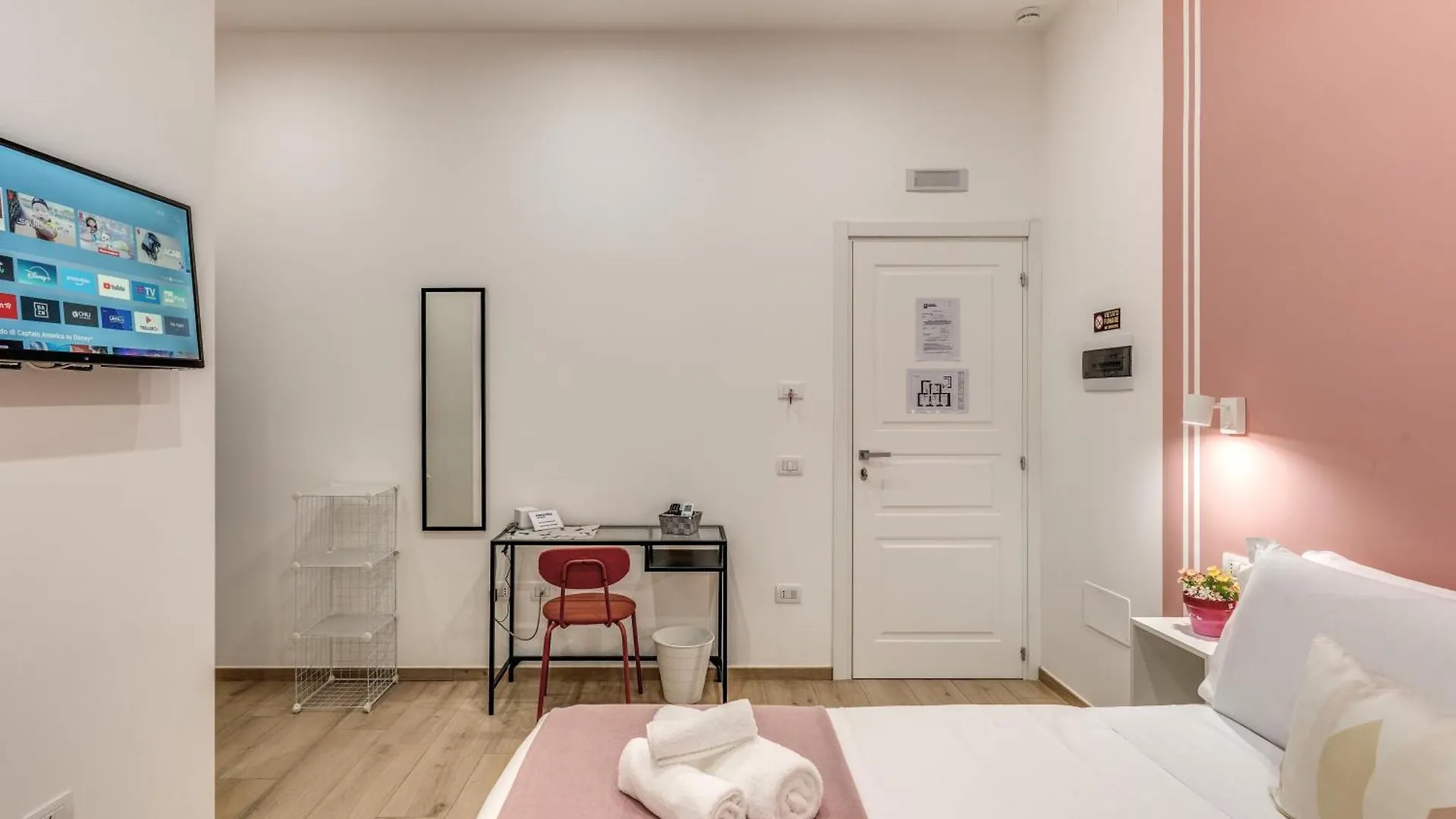 Caravita Rooms Naples 0*,  Italy