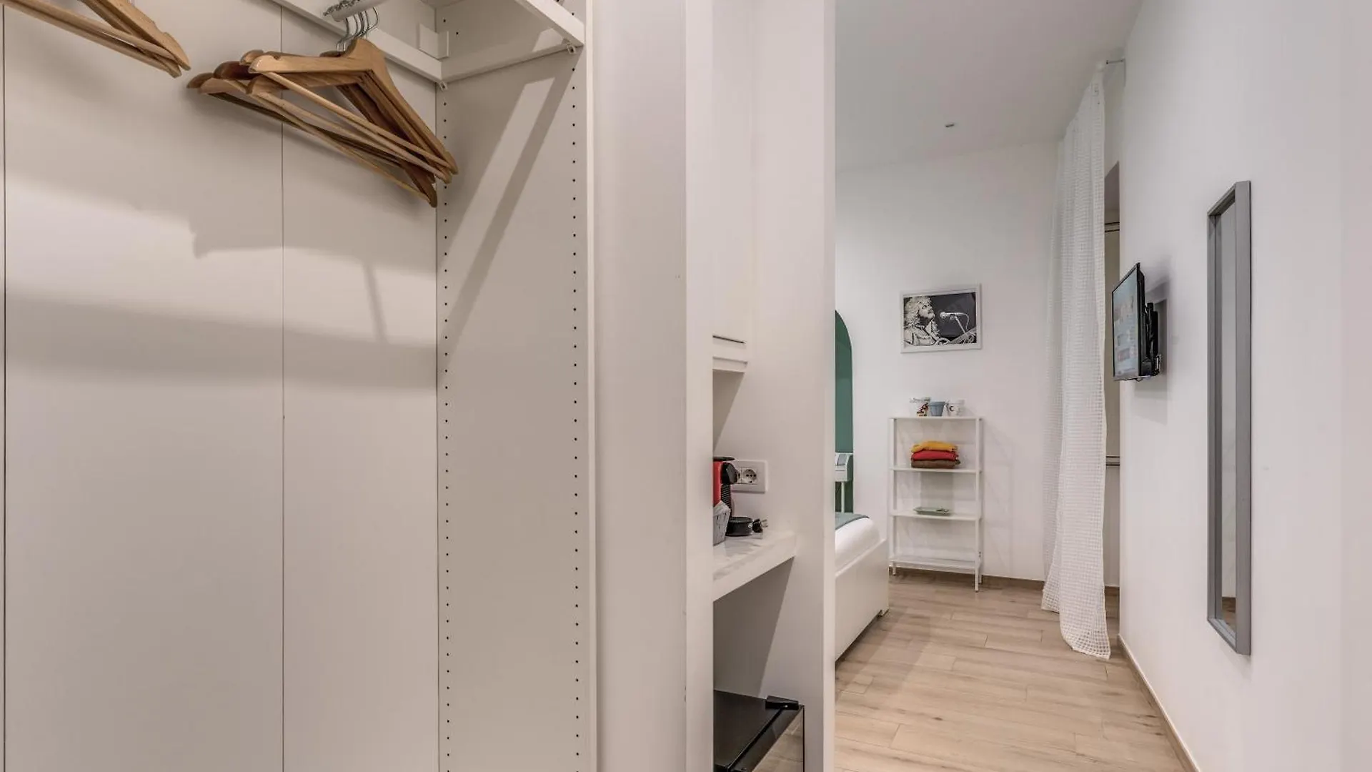 Caravita Rooms Naples Italy