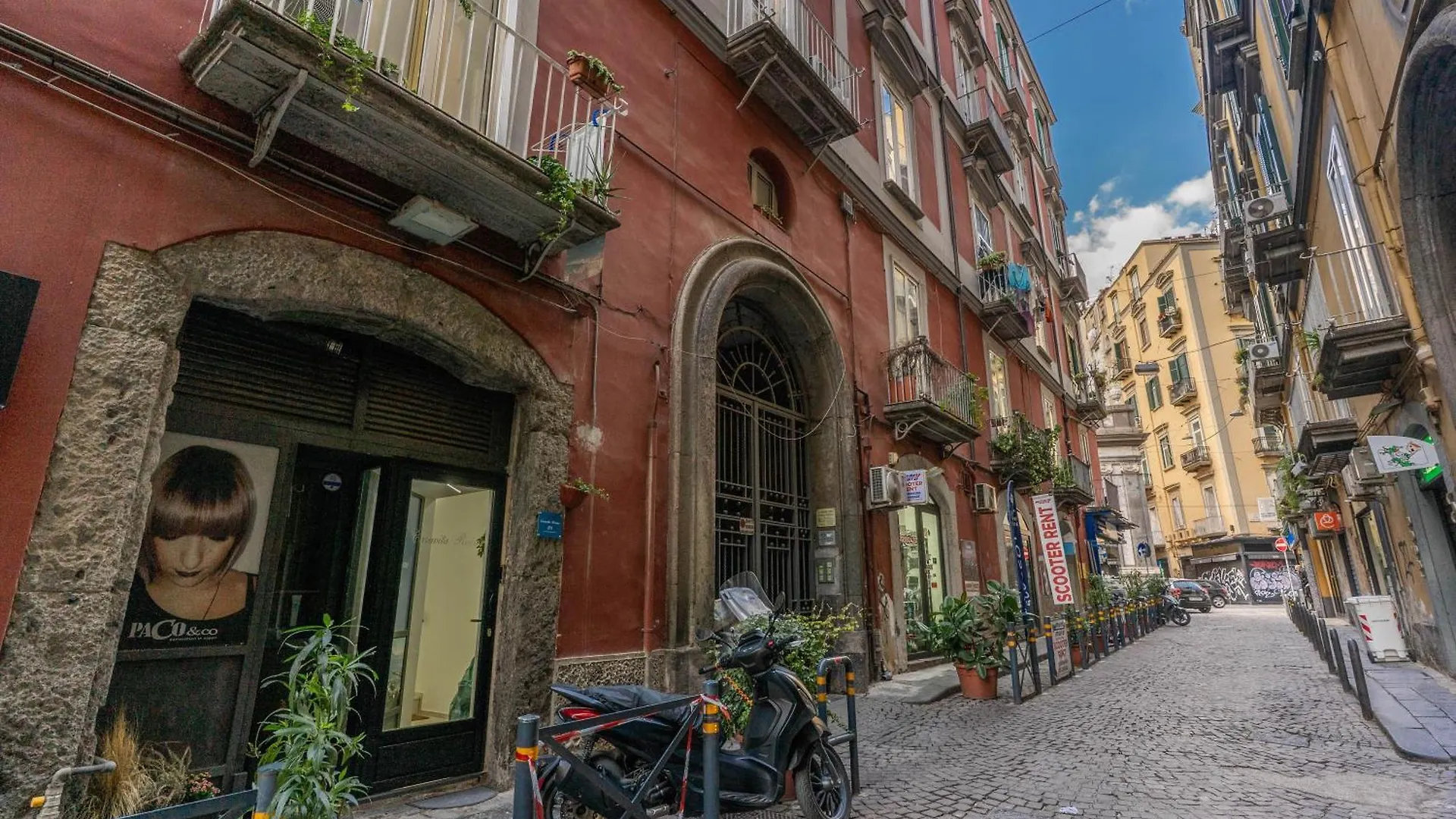 Caravita Rooms Naples 0*,  Italy