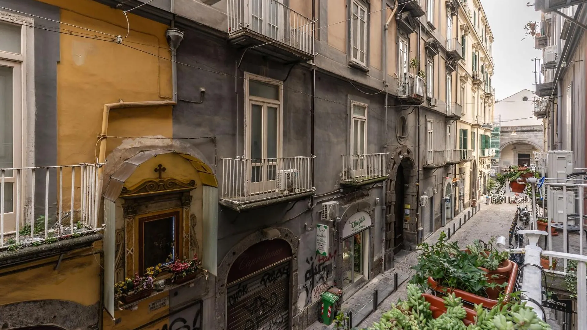 Caravita Rooms Naples Guest house